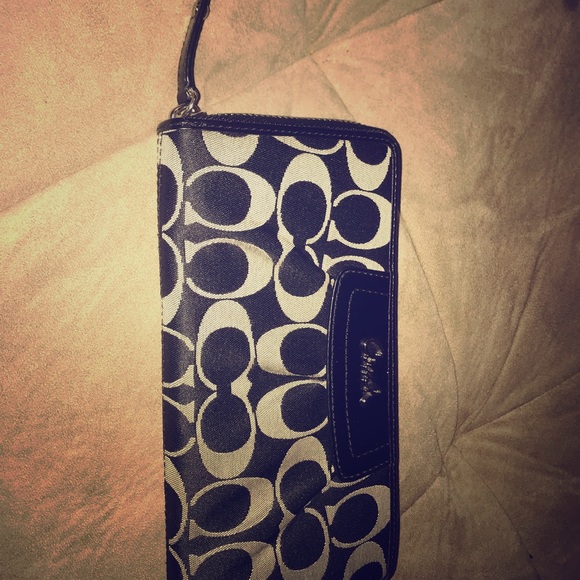 Coach Wallet Great Condition - Picture 1 of 3